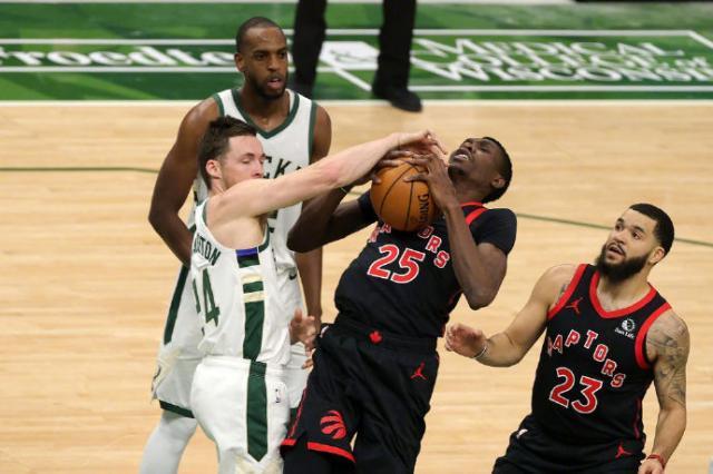 JJB竞技宝-4连败！霍勒迪缺席雄鹿哑火 字母哥变身空砍群群主